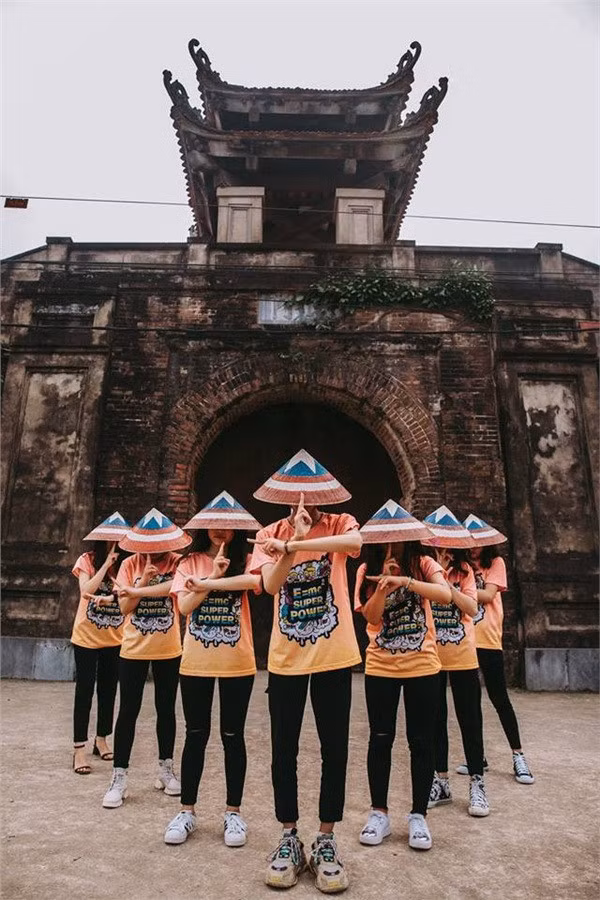 Được biết, bộ ảnh kỷ yếu Endgame đang gây bão khắp các diễn đàn học đường mấy ngày qua là của các bạn học sinh lớp 12A1 THPT Nguyễn Duy Trinh (Huyện Nghi Lộc, tỉnh Nghệ An).