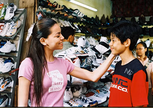 Thế nhưng, cô đã kịp trở thành Thần tượng của giới trẻ, thậm chí có cả fan club của riêng mình.