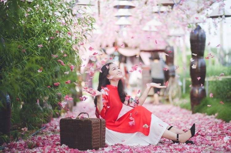 Nguyễn Thu Hiền (sinh năm 1999, hiện đang là sinh viên khoa Du lịch, ĐH Mở Hà Nội), hiện là sinh viên khoa Du lịch của trường ĐH Mở - Hà Nội.