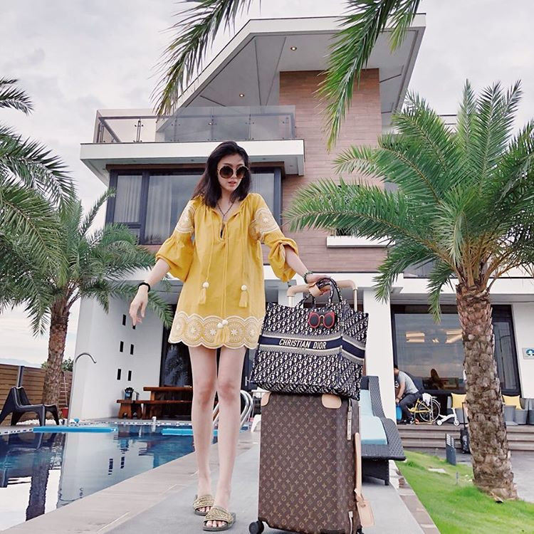 Sau khi có con, Soái Quân Vóc đẹp lên bội phần, dáng thon thả, gợi cảm của cô chính là niềm mơ ước của biết bao nhiêu bà mẹ bỉm sữa.