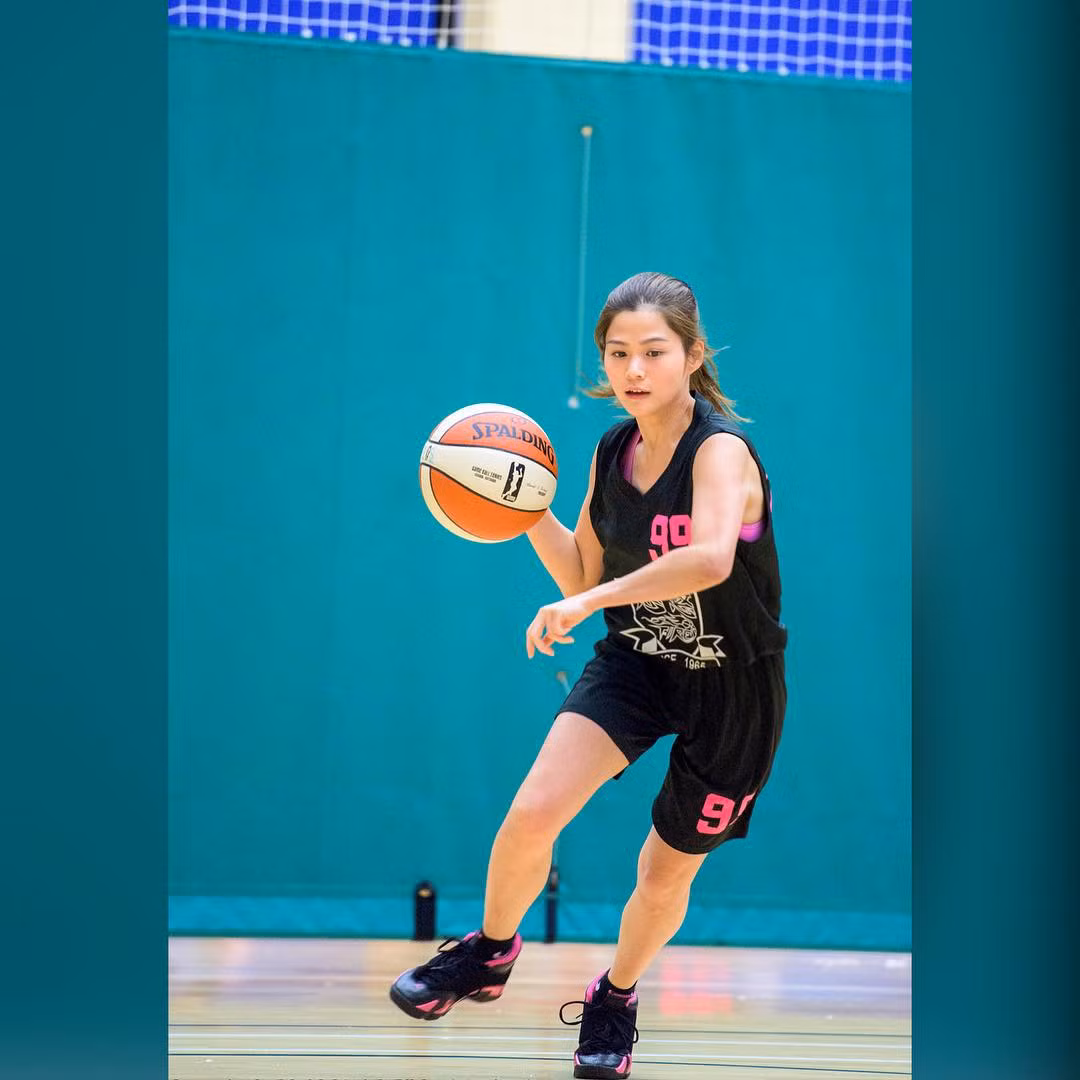 “Nu than the thao” Hong Kong mat moc hut hon dan mang