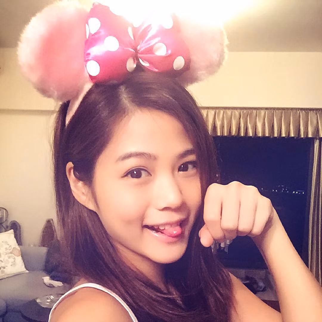 Sau khi những bức ảnh của mình xuất hiện trên mạng xã hội, Fang Yonglin đã được rất nhiều người quan tâm mỗi khi xuất hiện. Điều này làm cô hơi mất tự nhiên khi đi chơi với bạn bè.