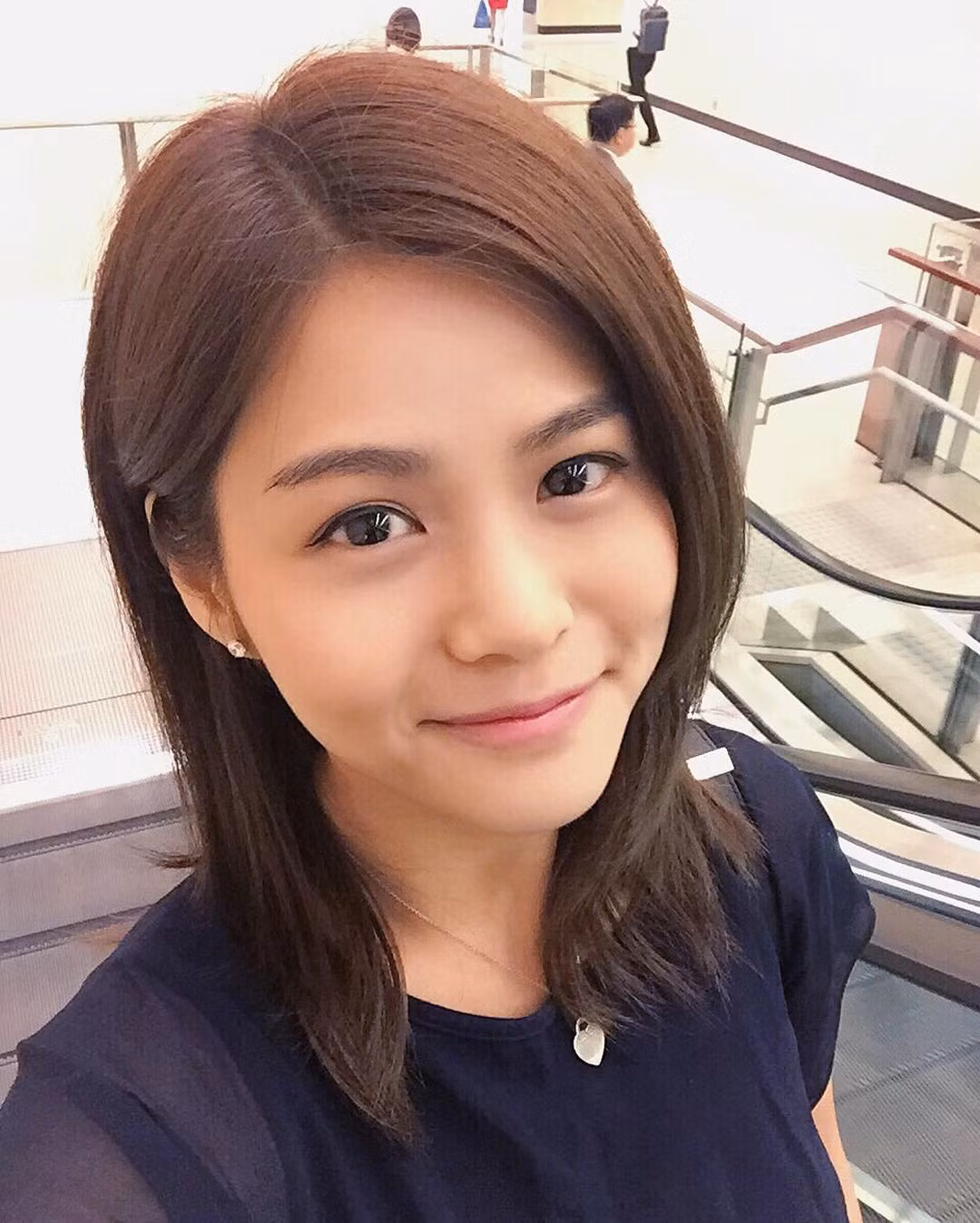 Fang Yonglin đam mê bóng rổ khi cô mới 10 tuổi. Hiện tại cô đang chơi ở vị trí hậu vệ ở đội bóng mang tên Hero do cô cùng bạn bè sáng lập ra.