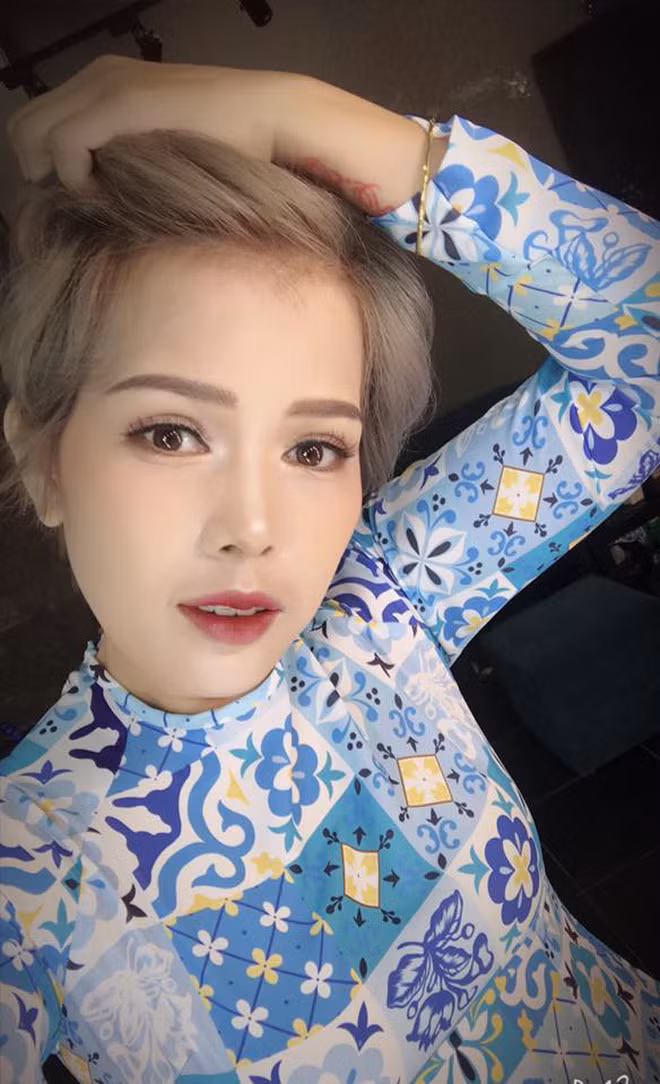 Còn bạn gái Tu Anh bình luận rằng: "Thực sự cắt tóc ngắn rất tiện, trước để tóc dài, mình phải mất rất nhiều thời gian để chăm sóc. Giờ thích là gội chứ không phải đợi mấy ngày bẩn một thể rồi gội như trước. Người yêu mình thì nói rằng "em cắt tóc ngắn trông cá tính hơn hẳn"".