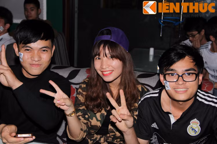 Đúng như mong muốn, Real Madrid đã có chiến thắng 2-1 trước Barca nhờ bàn thắng của Benzema và Cris Ronaldo.