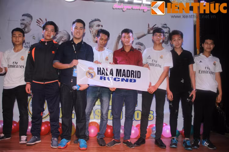 Rất nhiều những món quà được các bạn Hội CĐV tại các tỉnh thành khác gửi tới Hội CĐV Real Madrid Hà Nội trong ngày họ mừng sinh nhật lần thứ hai.