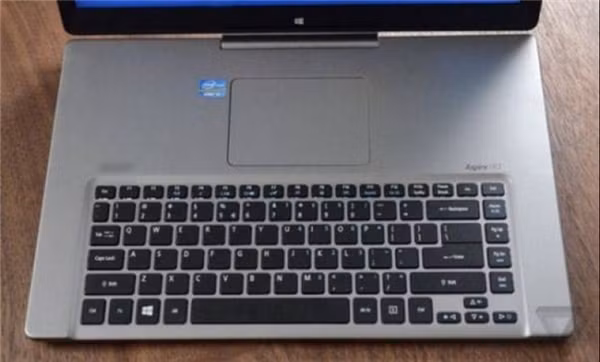 Chiếc máy tính của tương lai khi bàn lăn chuột ở trên cả bàn phím.