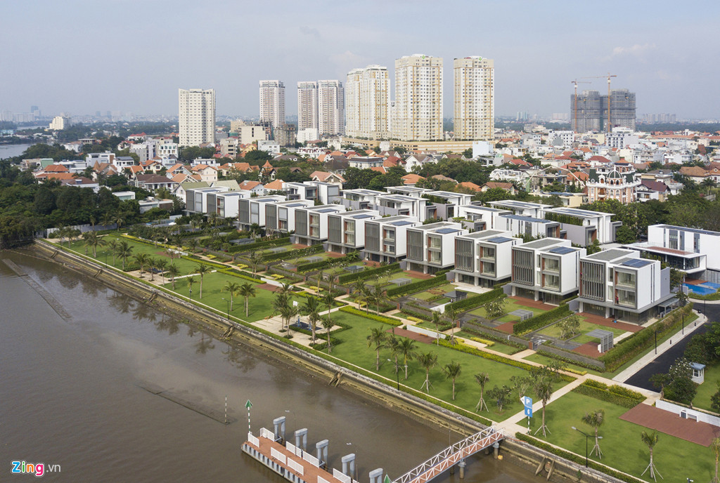 Dự án Thảo Điền Sapphire, có tên gọi là HOLM Residences, số 145 Nguyễn Văn Hưởng là khu biệt thự mới nhất được cấp phép. Quy mô dự án gồm 30 căn biệt thự cao 3 tầng, giáp sông Sài Gòn. Thời điểm năm 2017, khi bị phạt do dính nhiều sai phạm trong xây dựng, các căn biệt thự được rao bán từ 45 tỷ đến trên 100 tỷ đồng/căn.