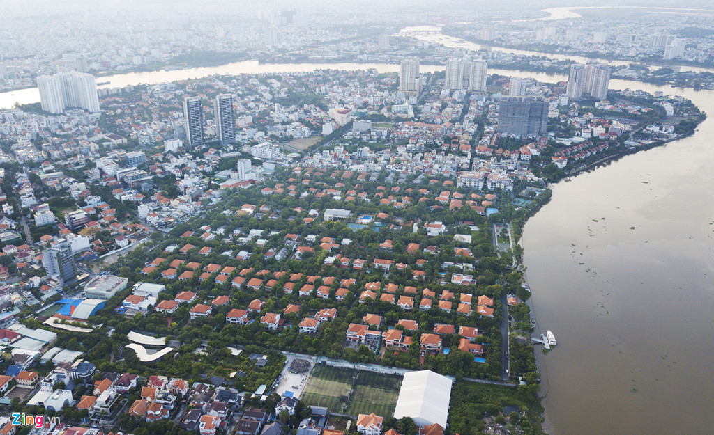 Co ngoi nha bo chong ngoc nu Ha Tang va loat biet thu dat do tai Thao Dien