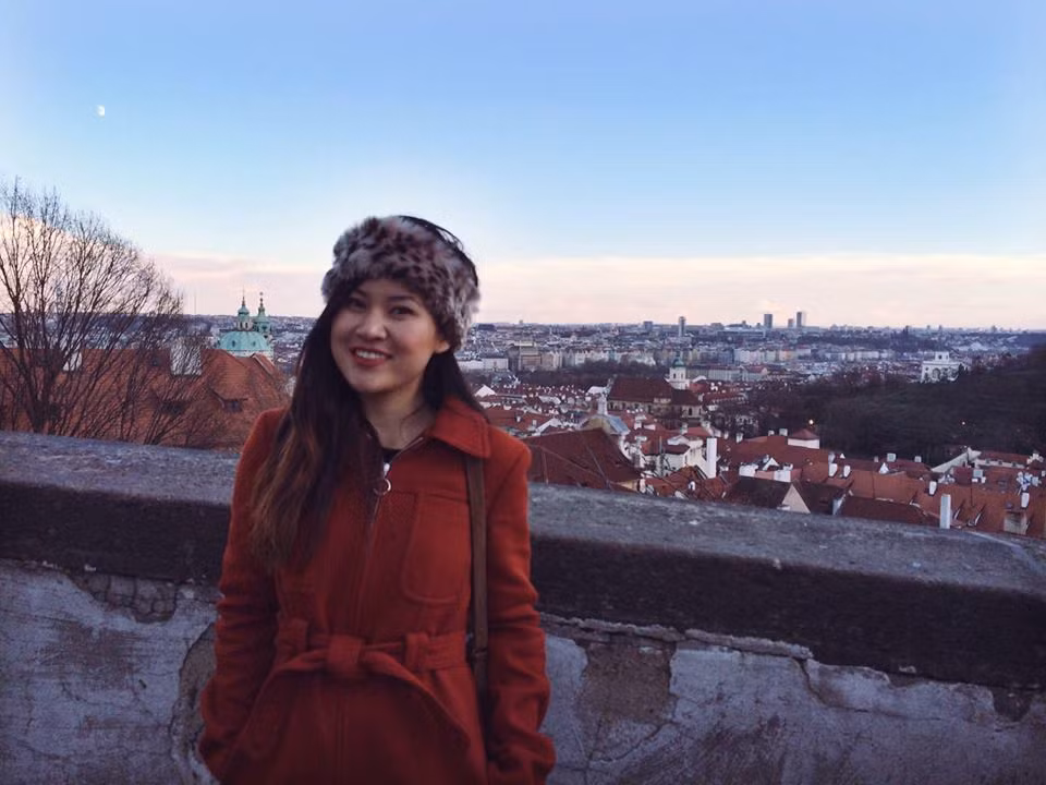 Tuy nhiên, bỏ lại đằng sau những hào quang của nghiệp diễn, Châu Sha khiến nhiều người bất ngờ khi quyết định đi du học. Rút khỏi giới giải trí, 9X làm việc trong lĩnh vực truyền thông, marketing tại London (Anh).