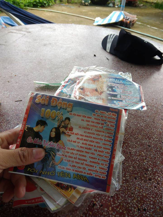 Thời xưa ca sĩ còn chưa ra MV ồ ạt như bây giờ, vậy nên các bài hát muốn có hình thường ghép vào những đoạn phim của Mỹ, HongKong hay Thái Lan theo kiểu rất không liên quan. Đĩa nào mà có quảng cáo "Lồng những đoạn phim hay nhất" là phải mua về.