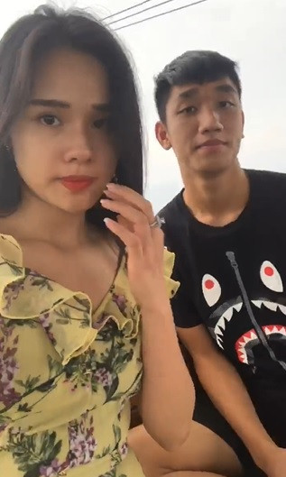 Động thái này khiến nhiều người đặt nghi vấn về chuyện cầu thủ Trọng Đại và bạn gái đã "đường ai, nấy đi" sau gần 1 năm hẹn hò.