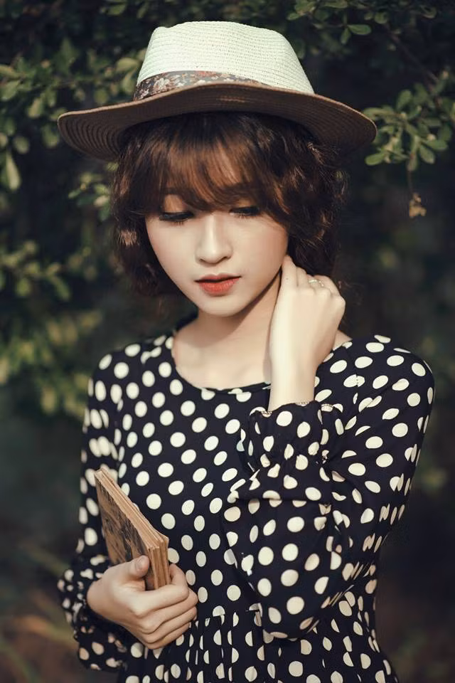 Chia sẻ về các sản phẩm fanmade nhạc hit của mình, Kim Chi thổ lộ, cô từng rất lúng túng khi mới bước vào lĩnh vực này. Nhưng nhờ sự ủng hộ của bạn bè cũng như người thân, Chi đã dũng cảm để tiếp tục đưa ra những sản phẩm tiếp theo. Các ca khúc của Chi luôn được cộng động mạng đón nhận tích cực.