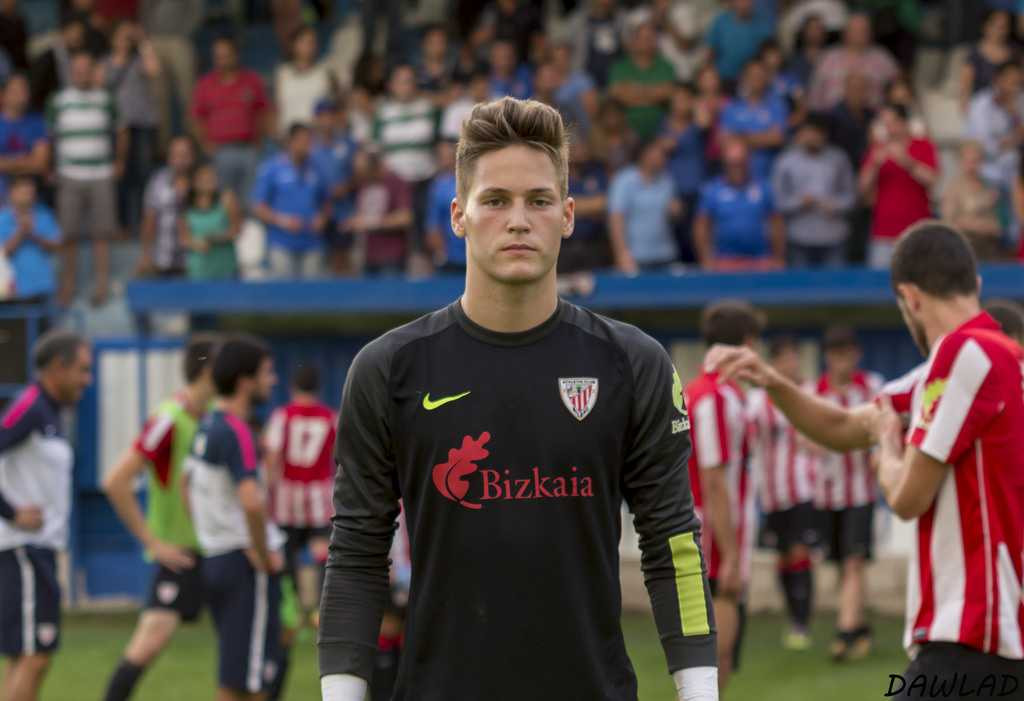 Theo Goal, Barcelona đang cố gắng chiêu mộ thủ môn trẻ của Bilbao, Alex Remiro để thay thế ngôi sao đang đòi ra đi Jasper Cillessen.