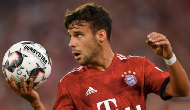 Chủ tịch Bayern Munich, Uli Hoeness đã chỉ trích gay gắt hậu vệ trái của PSG, Juan Bernat khi anh bị đội bóng xứ Bavaria thanh lý vào mùa hè vừa qua.