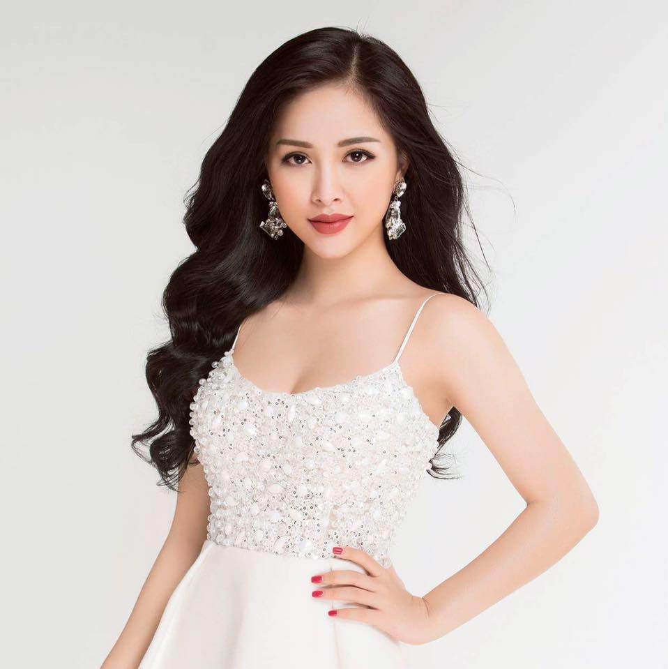 Quãng thời gian mang bầu lần 2, Trang Pilla cũng không tăng cân quá nhiều, hot mom 9X rất chăm chỉ giữ da giữ dáng.