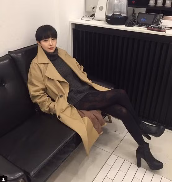 Từ style độc đáo này, Park Ji Yong điều nhiều bạn trẻ học tập theo cách ăn mặc của mình và trở thành một hình mẫu thời trang mới trong giới trẻ.