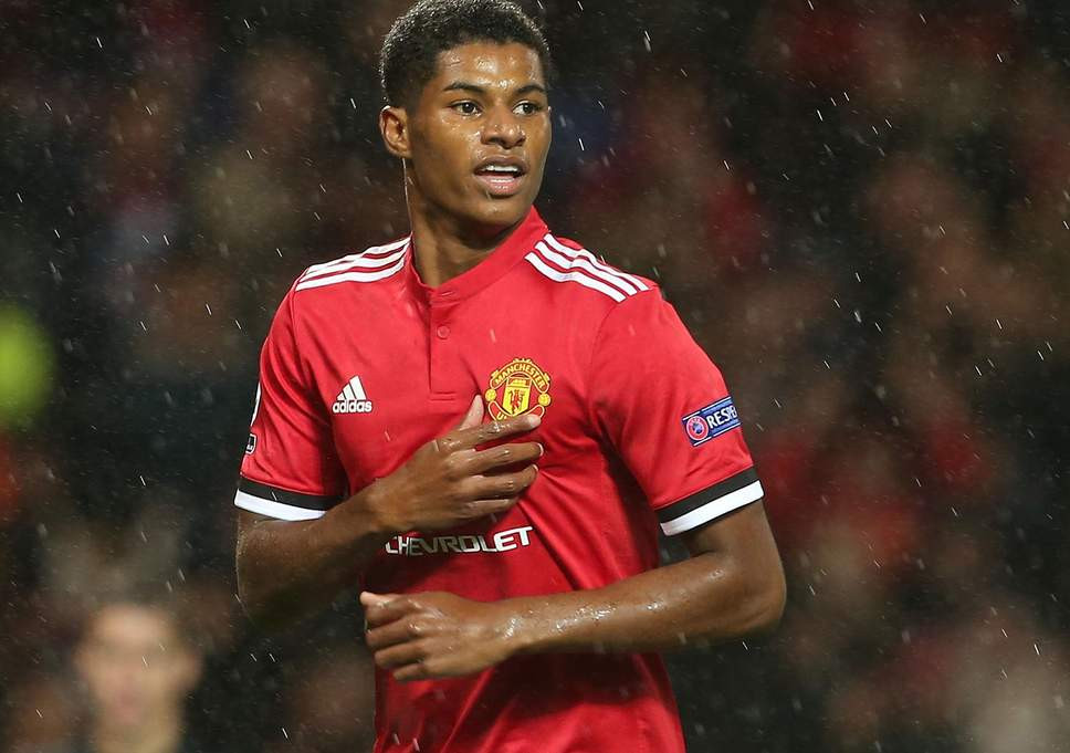 Daily Star đưa tin M.U coi Marcus Rashford là tương lai của đội bóng. Bởi vậy, CLB quyết định sẽ giữ chân sao trẻ người Anh bằng một thoả thuận mới.