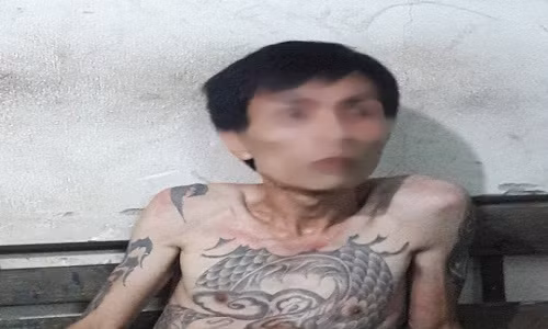 Thot tim thanh nien ngao da vat veo tren lan can tang 6-Hinh-2