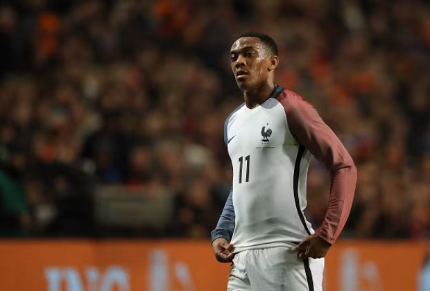 17 bàn thắng, 5 đường kiến tạo mà tuyển thủ Pháp có được là thống kê ấn tượng. Những pha đi bóng lắt léo, những cú sút kĩ thuật của Martial khiến ai cũng phải mê mẩn.