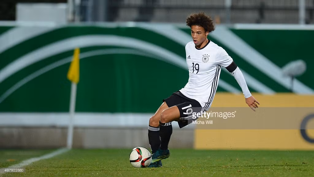 Leroy Sane năm nay 20 tuổi, được đánh giá là một trong những tài năng triển vọng hàng đầu châu Âu. Tại ĐT Đức, anh cũng được kỳ vọng sẽ làm nên điều thần kỳ tại Euro 2016 diễn ra ở Pháp.