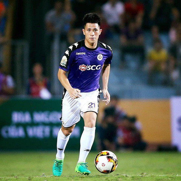 Lăn xả trên sân bóng nhưng ngoài đời, Trọng rất dễ ngại và thường đỏ mặt khi bị trêu.