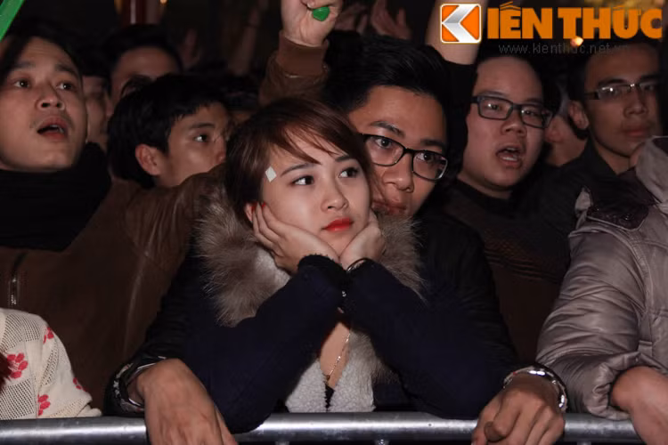 Rất nhiều cặp đôi tỏ ra hết sức hạnh phúc khi được ở cạnh bên nhau trong đêm chào mừng năm mới 2016.