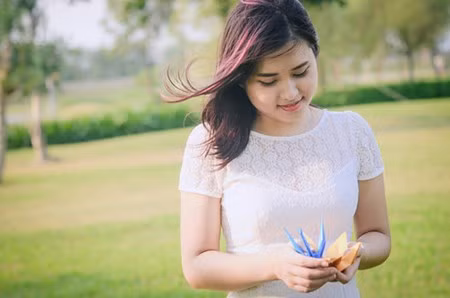 Ngắm nhìn Nguyễn Minh Trang (sinh năm 1993, Hà Nội) tươi tắn, rạng ngời qua những bức ảnh, ít ai biết cô đang mang trong mình căn bệnh ung thư máu quái ác, sắp phải đối mặt với những đợt truyền hóa chất đau đớn.