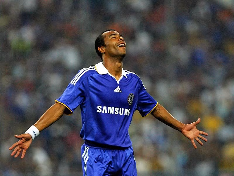 Chuyển đến AS Roma khi đã bên kia sườn dốc của sự nghiệp A. Cole gây thất vọng tràn trề bởi anh đã có tuổi và phong cách bóng đá “lạ nước lạ cái” của Serie A so với Premier League. Anh bị đội bóng nước Ý hủy hợp đồng đầu mùa giải năm nay.