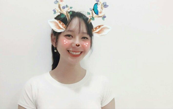 Trà My trước khi nhờ bạn cắt tóc mái vốn đã rất xinh xắn, cắt tóc xong còn xinh hơn.