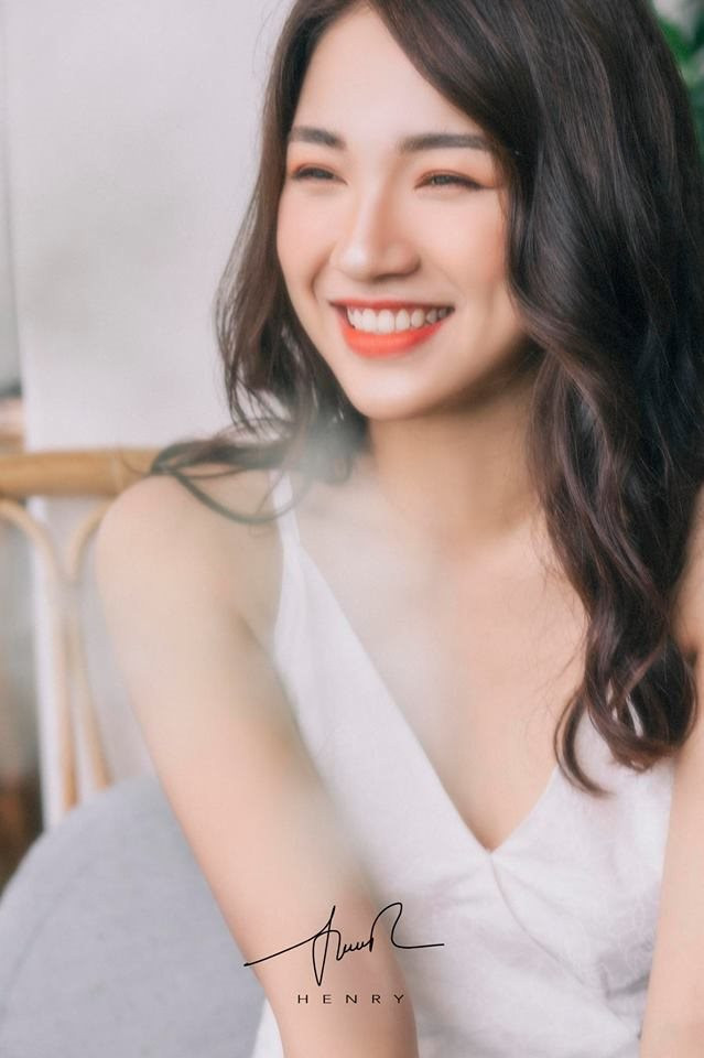 Đánh giá của dân mạng, Tiêu Ngọc phù hợp với nhiều phong cách, đó cũng chính là điểm cộng giúp cô nàng trở nên ấn cuốn hút hơn.