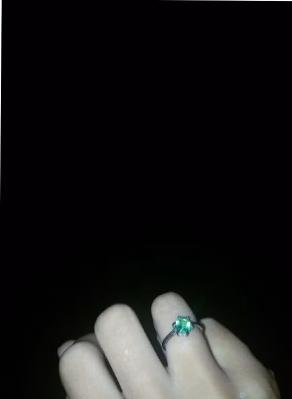 Trước tình huống bạn gái đòi mua nhẫn kim cương, không phải anh chàng nào cũng có điều kiện để chiều lòng người yêu mình. Mới đây, một chàng trai nghèo người Trung Quốc đã mách nước cho các chàng để dễ dàng giải quyết vấn đề nan giải liên quan đến kim cương này.