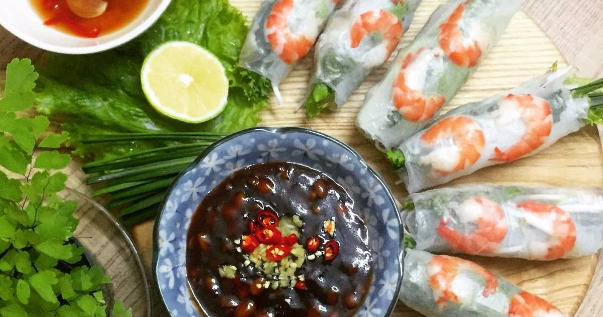 Gỏi cuốn của Việt Nam được gọi bằng cái tên ‘summer roll' hoặc ‘spring roll' và được đánh giá là một món ăn khai vị có sức hấp dẫn khó cưỡng. Gỏi cuốn thường được làm từ thịt heo, tôm, các loại rau tươi, bún gạo và nhiều thành phần khác. Tất cả được cuốn trong bánh tráng.
