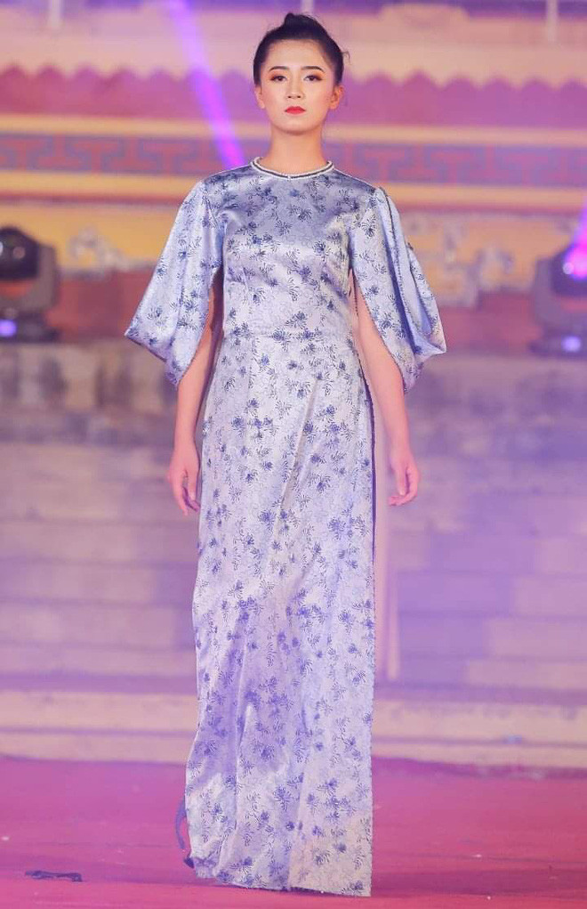 Về phần sở thích, nữ sinh 9X này cho biết mình rất yêu động vật, hay hát mặc dù hát không hay.