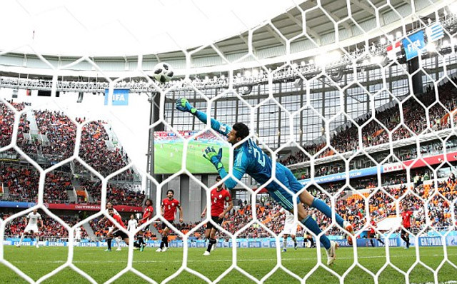 Theo nhận xét của nhiều chuyên gia, trận đấu mở màn giữa Uruguay và Ai Cập thì đây là ngày không may mắn với Cavani và đặc biệt là Suarez.