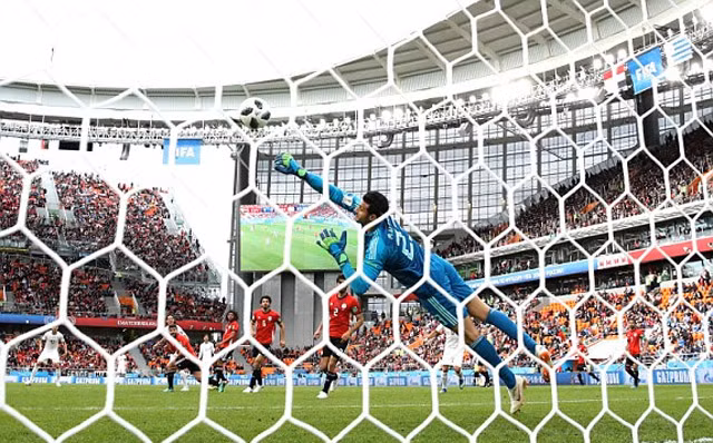 Theo nhận xét của nhiều chuyên gia, trận đấu mở màn giữa Uruguay và Ai Cập thì đây là ngày không may mắn với Cavani và đặc biệt là Suarez.