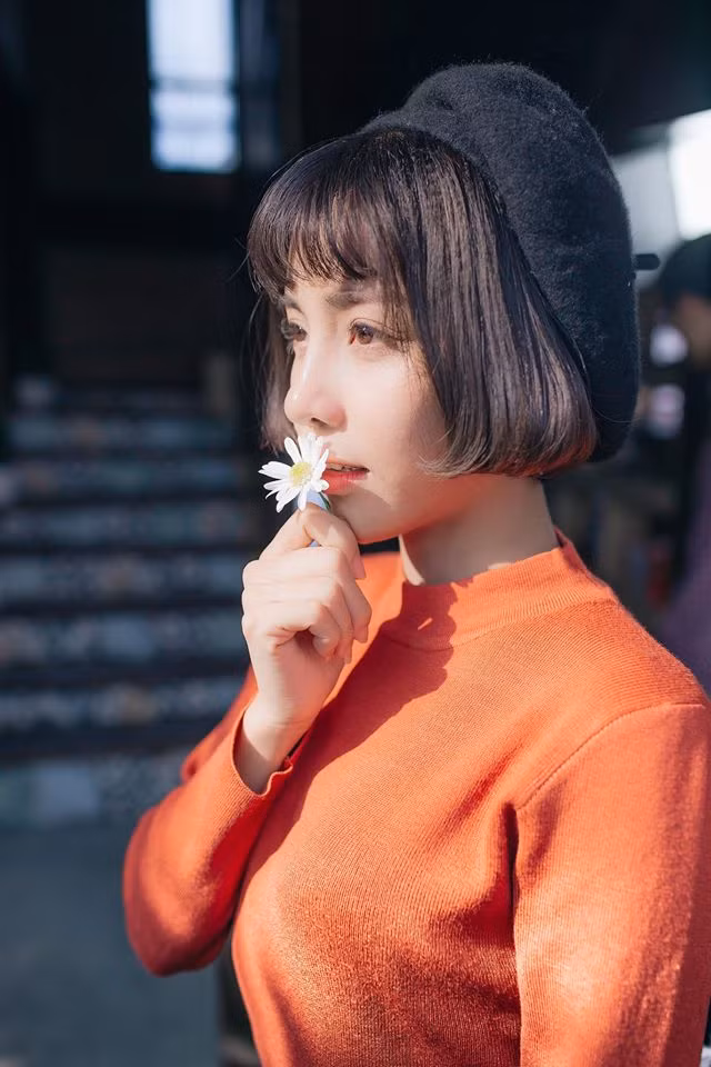 Trong suốt thời gian đau đớn, chịu đựng sau ca phẫu thuật, Kim Phượng luôn tâm niệm trong đầu rằng sắp đẹp rồi, cố lên. Sau khi chỉnh lại bộ hàm, cô bạn quê Thái Nguyên bắt đầu liệu trình nâng mũi và trị cau mày, tạm biệt hẳn biệt danh "mũi lợn" ngày xưa.