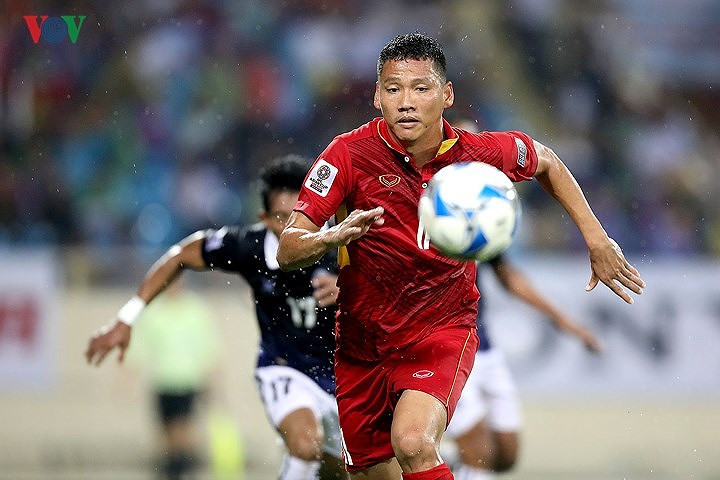 Anh Đức có thể hình, sức bật nhảy và tì đè tốt.