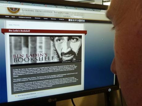 Các tài liệu được xuất bản dưới cái tên "Giá sách của Bin Laden" (Ảnh: Independent).