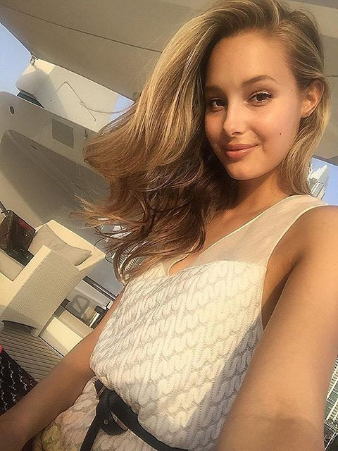 Chia sẻ trên trang cá nhân của mình, siêu mẫu người Hungary chia sẻ dù có buồn thật nhưng cô vẫn vui vẻ vì chàng người yêu của mình đã thể hiện hết khả năng bản thân.