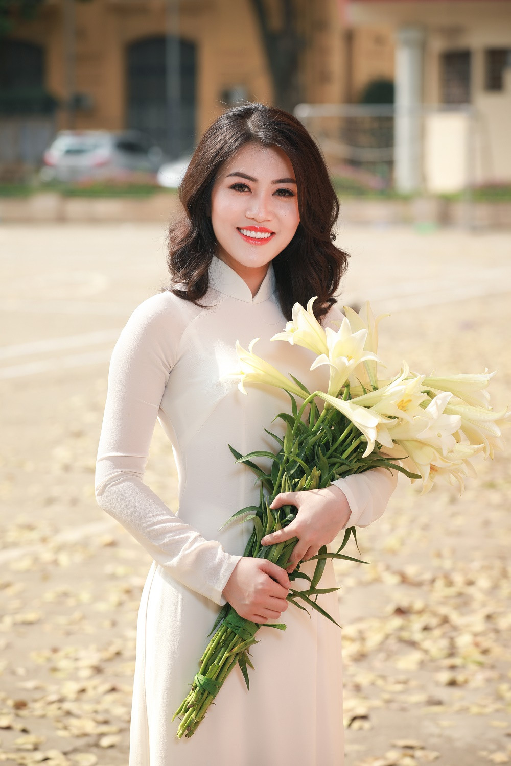 Với mục đích muốn lưu giữ lại những khoảnh khắc tuổi thanh xuân của mình bên hoa loa kèn, bà mẹ bỉm sữa Hà thành có tên Ngô Thu Phương đã thực hiện bộ ảnh cực đẹp khiến nhiều người phải trầm trồ khen ngợi trên các diễn đàn quy tụ nhiều dân mạng mê nhiếp ảnh.