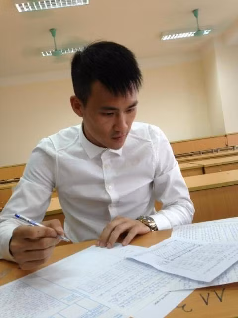 Là một cầu thủ nổi tiếng nên nhất cử nhất động của Công Vinh đều được NHM theo dõi. Ngoài việc nghỉ dưỡng bên gia đình sau thời gian dài xa nhà, cầu thủ xứ Nghệ cũng sẽ tập trung vào công việc học tiếp khóa học Luật tại TP HCM trong thời gian sắp tới.