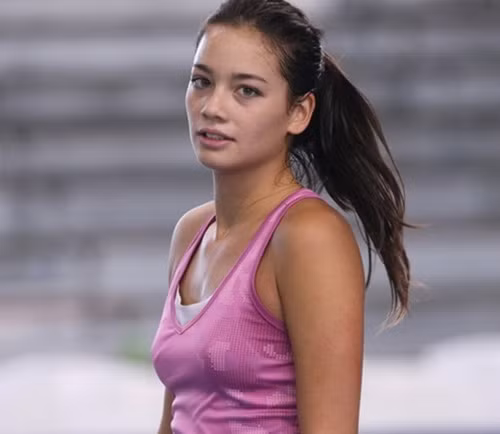 Khuôn mặt có phần lai Á vô cùng xinh đẹp của Alize Lim.