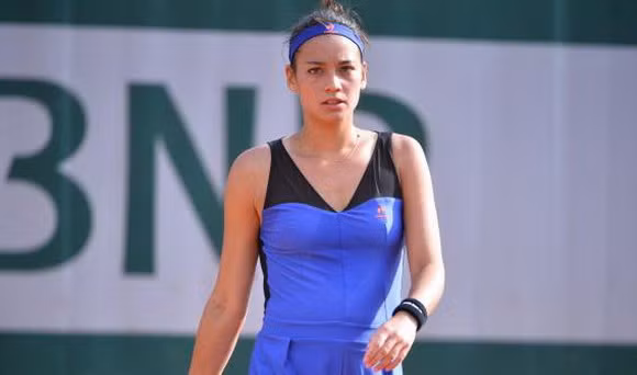 Sở hữu nét đẹp khỏe khoắn và khuôn mặt có thiên hướng lai Á, Alize Lim được mệnh danh là “Hoa khôi banh nỉ” của làng quần vợt Pháp.