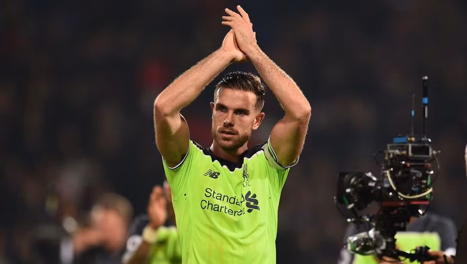 Theo thống kê của công ty EA Sports thì chân chuyền tốt nhất giải Ngoại hạng Anh 10 vòng đấu vừa qua không ai khác là tiền về Jordan Henderson của Liverpool. Cầu thủ này đã có tổng số đường chuyền lên tới 830, đạt tỷ lệ chính xác đến 84,5%.