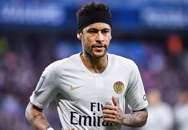 Chuyển nhượng cầu thủ từ Daily Mail, Barca phải đồng ý trả mức lương 1,2 triệu bảng/tuần nếu muốn có được sự phục vụ của Neymar. Tuy nhiên khi Real Madrid vẫn chưa có động thái đáp trả, Barcelona đã nhập cuộc nhằm chiêu mộ người cũ.