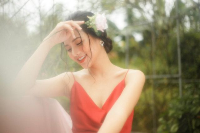 Vì thế cô gái Hà thành xem khó khăn như một phần tất yếu để có thể trưởng thành. Ngân lạc quan và luôn nhìn cuộc đời với ánh mắt yêu thương đầy hy vọng nhất.