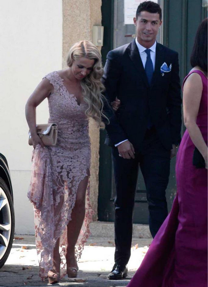 Dù gia đình cả hai bên đã tỏ tường nhưng Cris Ronaldo vẫn chưa giới thiệu công khai bồ mới cho tất cả.