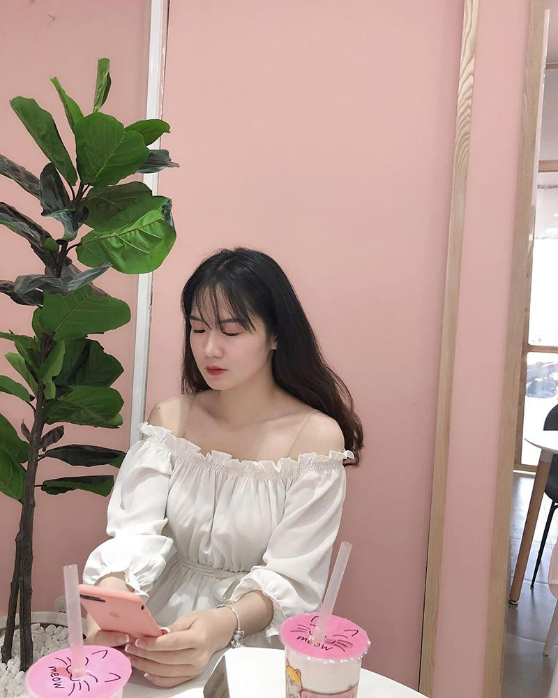 Thanh Tùng sinh năm 1996, hiện đang sống tại Gia Lai. Tùng kể, cái tên đặc biệt này là do ông nội đặt cho, với mong muốn cô cháu gái sau này sẽ thật mạnh mẽ, kiên cường.