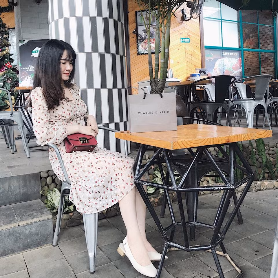 Mang những câu chuyện này về kể với người thân, gia đình Tùng chỉ biết ôm bụng cười. Đã nhiều lần gán cho cô bạn này những cái tên rồi tập gọi, nhưng chỉ được mấy hôm lại đâu vào đấy.